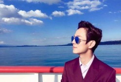 肖战何炅微博最新爆料,揭秘幕后故事，精彩瞬间抢先看！